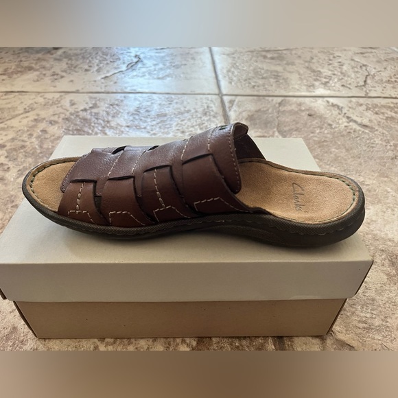 Clarks Woodlake Easy Slide on Sandal dark brown - Picture 2 of 8